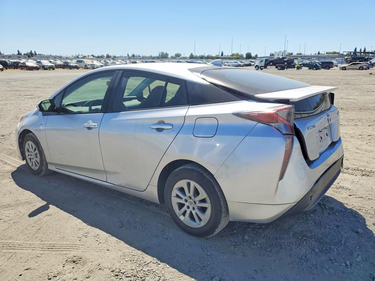 2016 Toyota Prius Two Eco - Фото 2