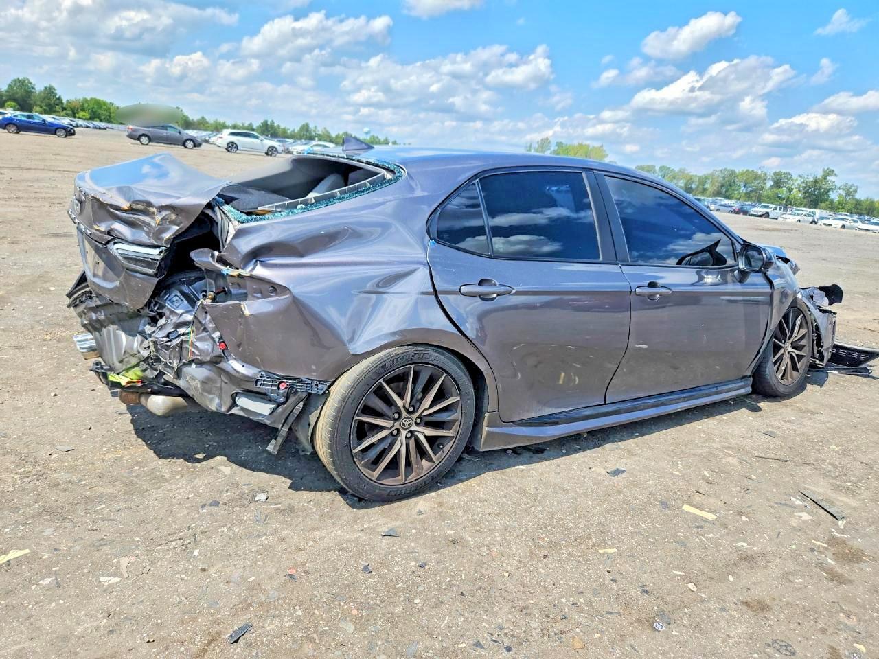 2021 Toyota Camry Se - Image 3