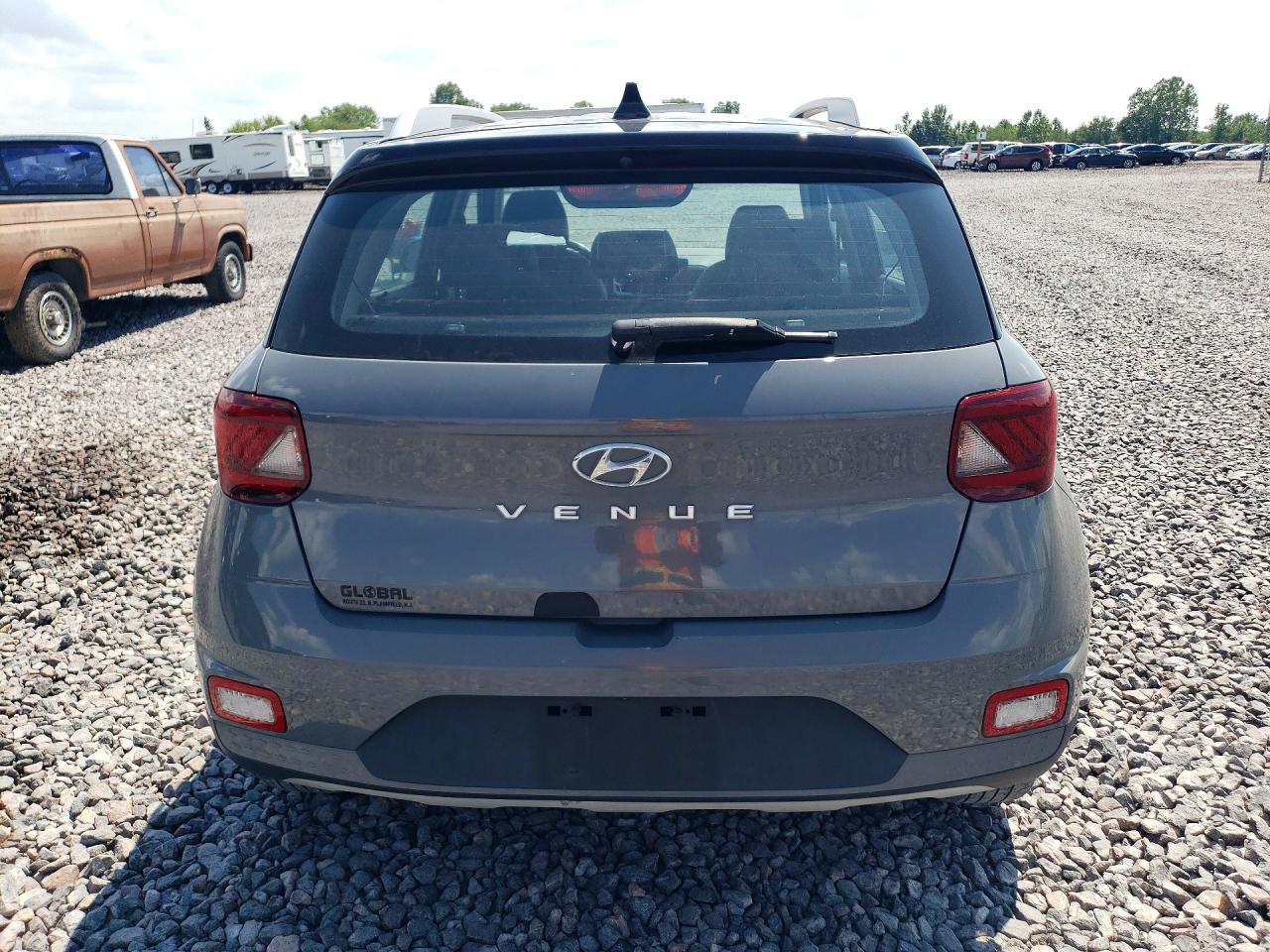 2022 Hyundai Venue Limited - Image 6