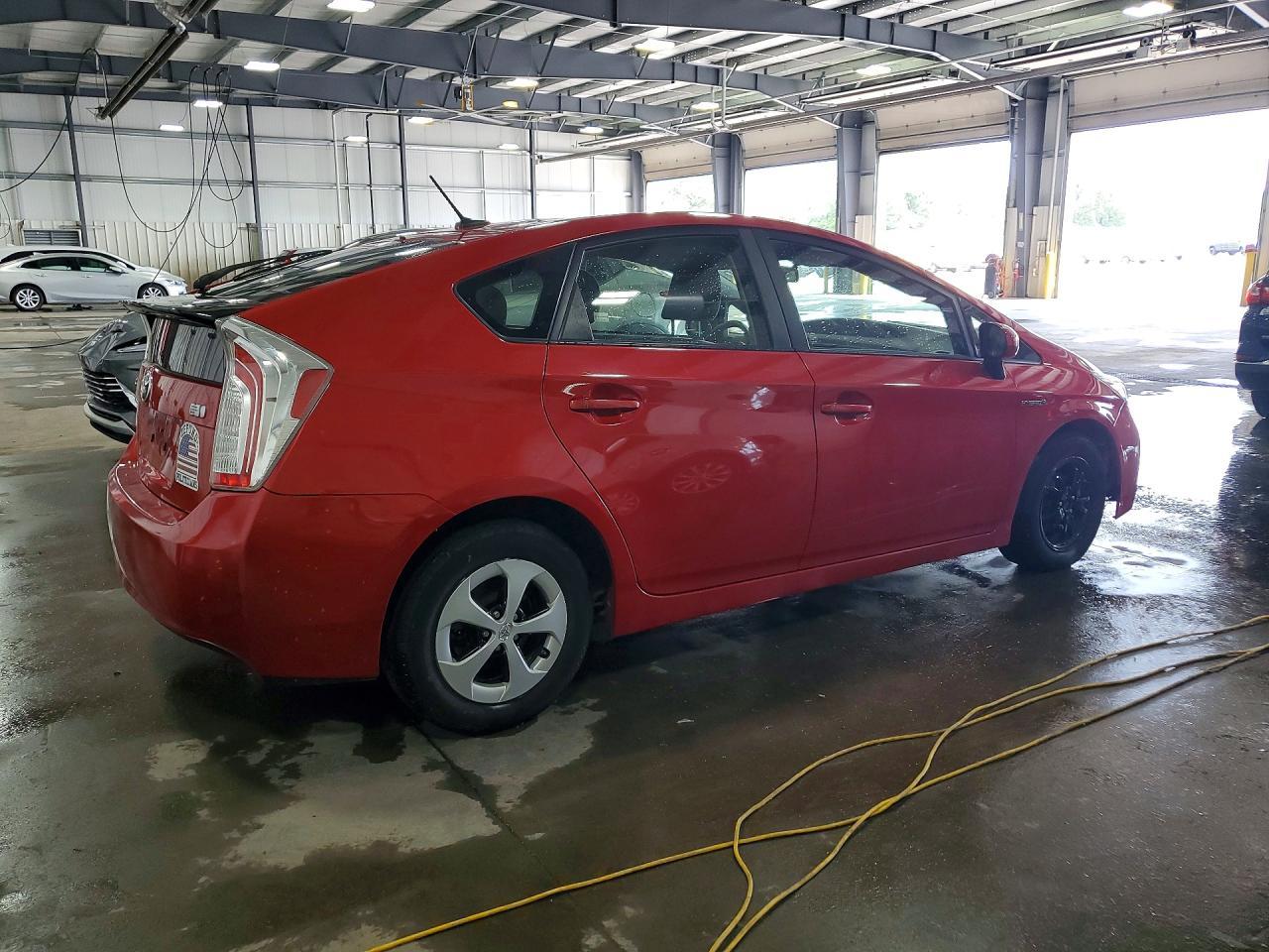 2014 Toyota Prius Three - Фото 3