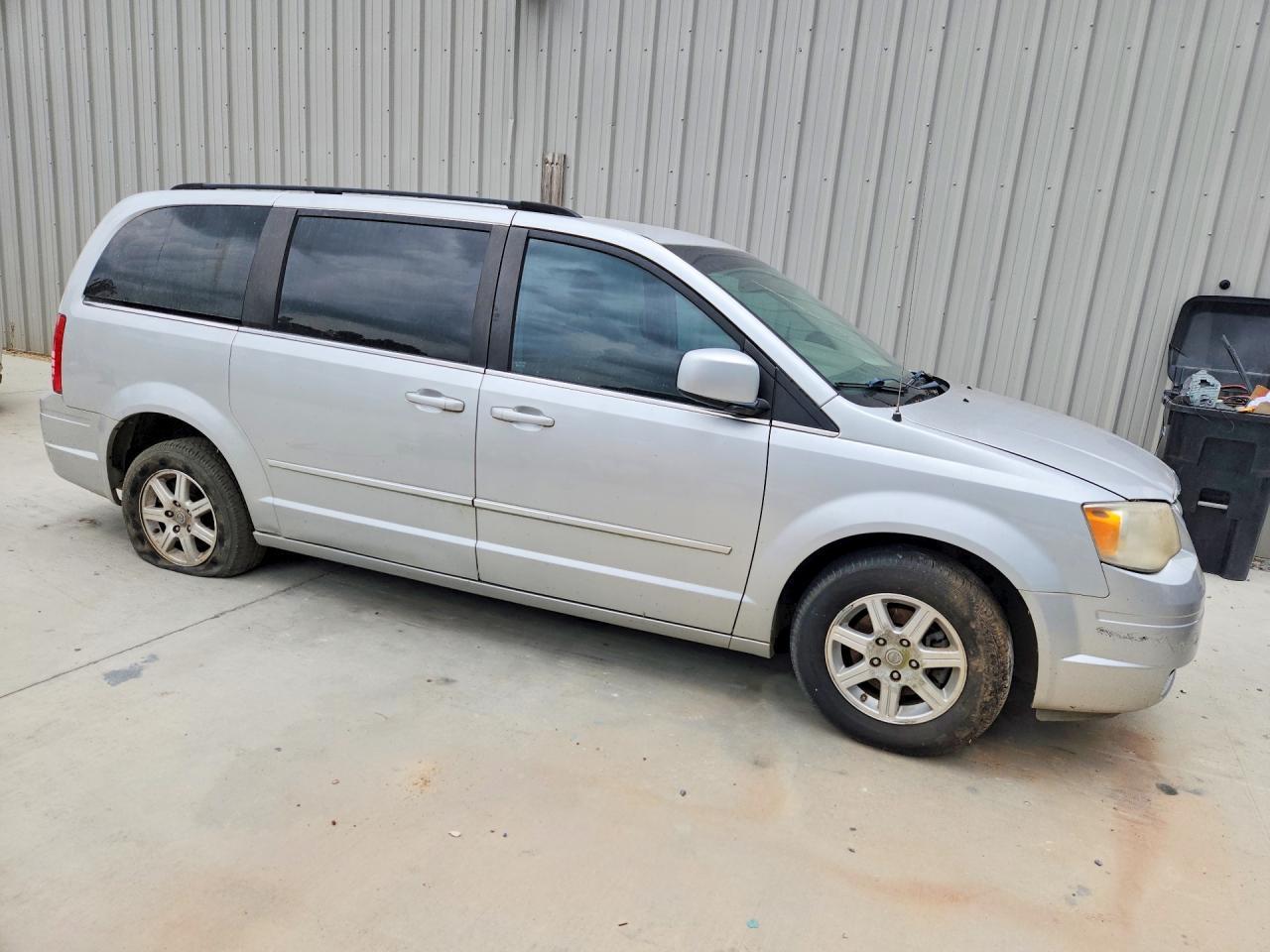 2009 Chrysler Town & Country Touring - Фото 4