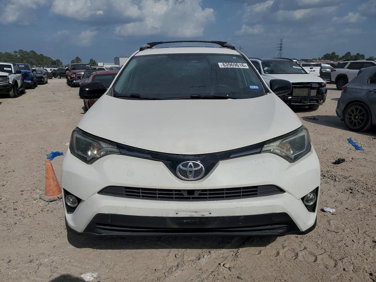 2016 Toyota Rav4 Le - Image 5