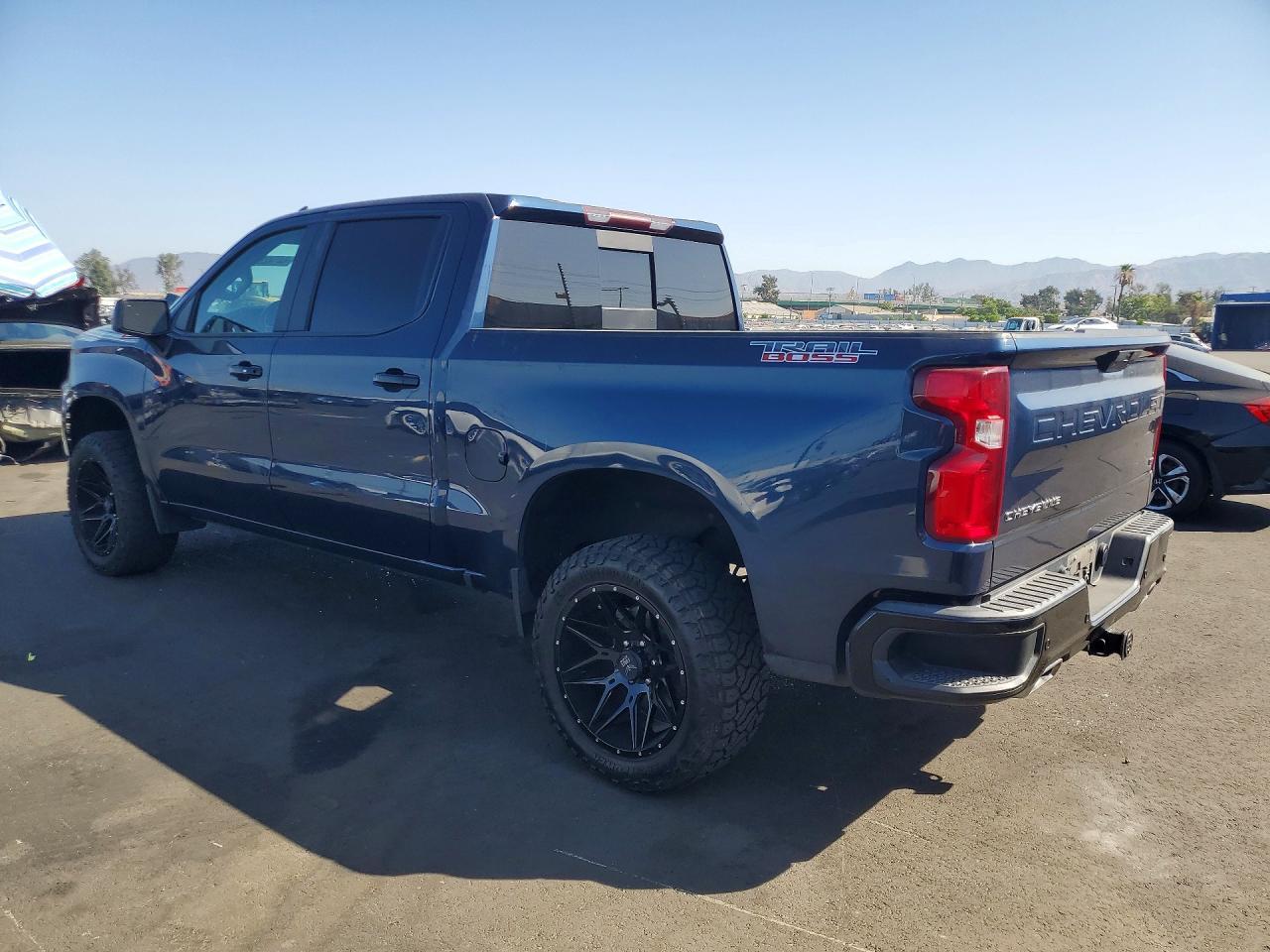 2021 Chevrolet Silverado K1500 Lt Trail Boss - Фото 2