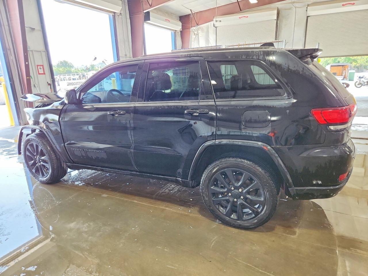 2019 Jeep Grand Cherokee Laredo - Фото 2