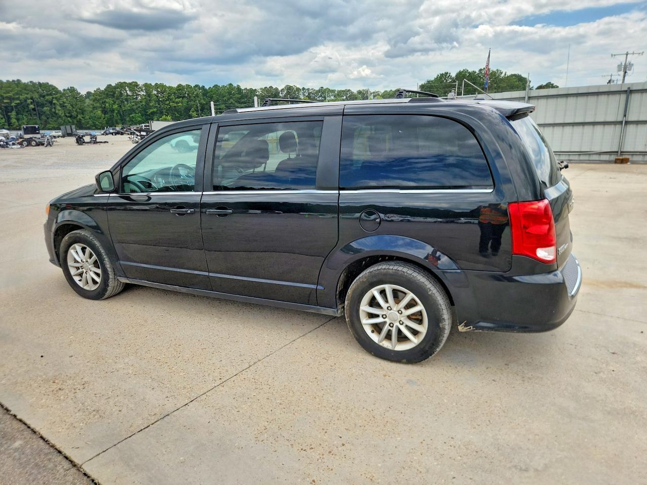 2020 Dodge Grand Caravan Sxt - Фото 2