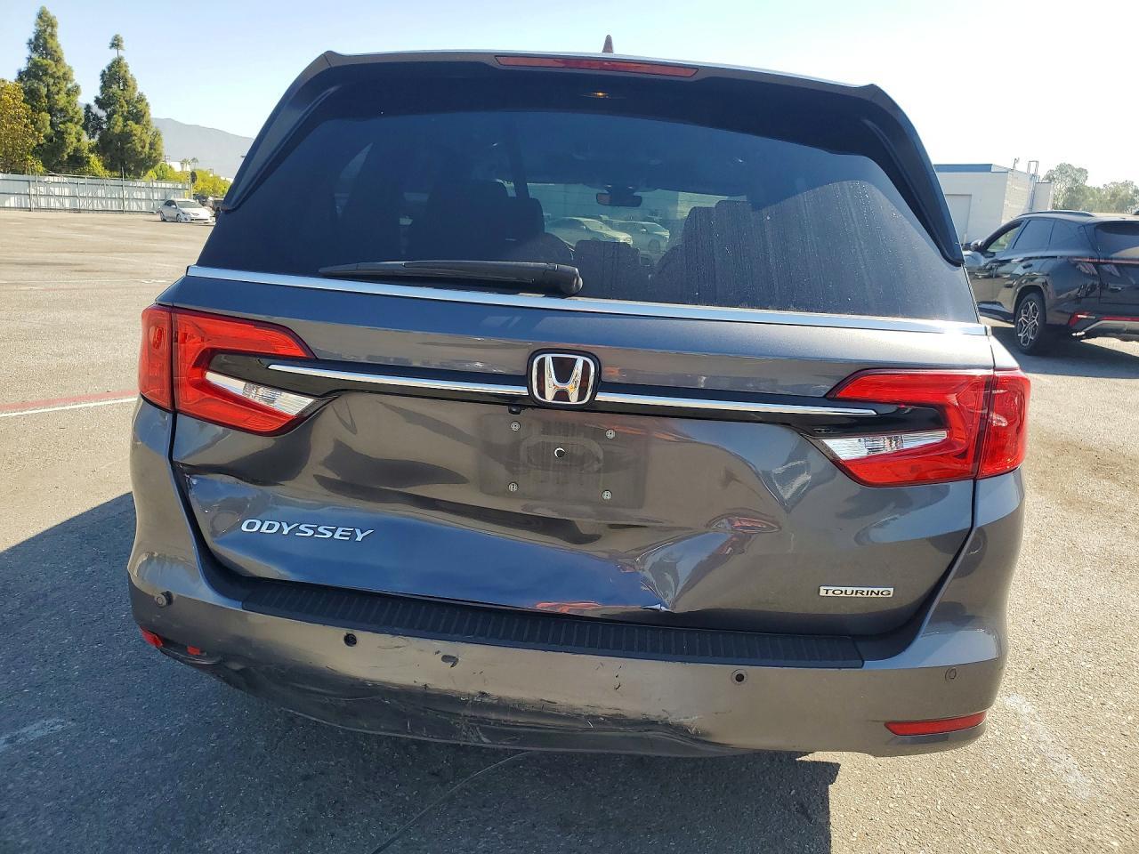 2023 Honda Odyssey Touring - Image 6