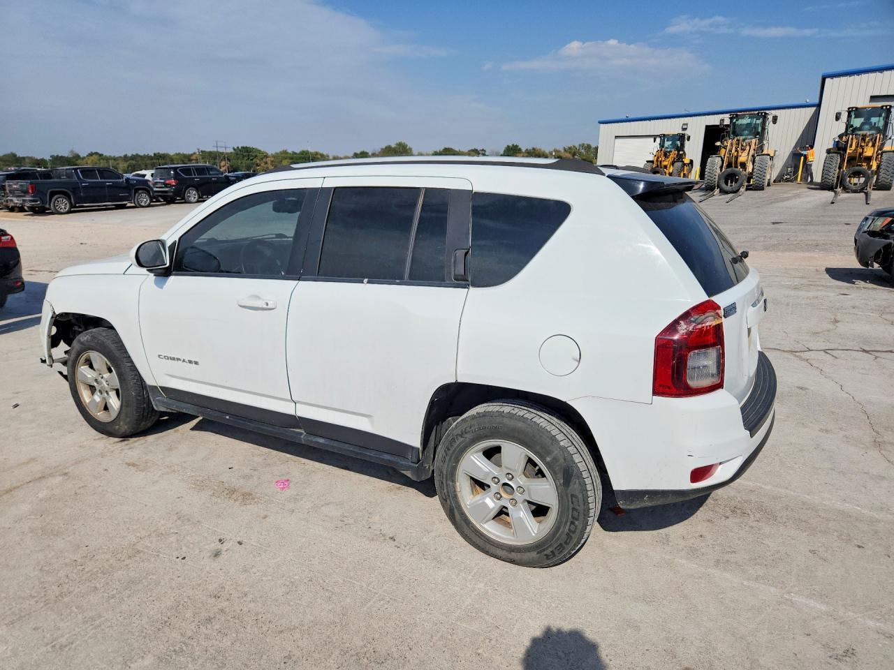 2017 Jeep Compass Latitude - Image 2