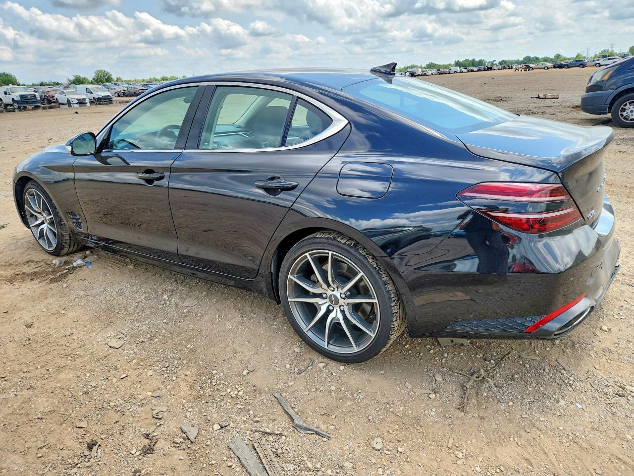 2022 Genesis G70 3.3T Standard - Фото 2