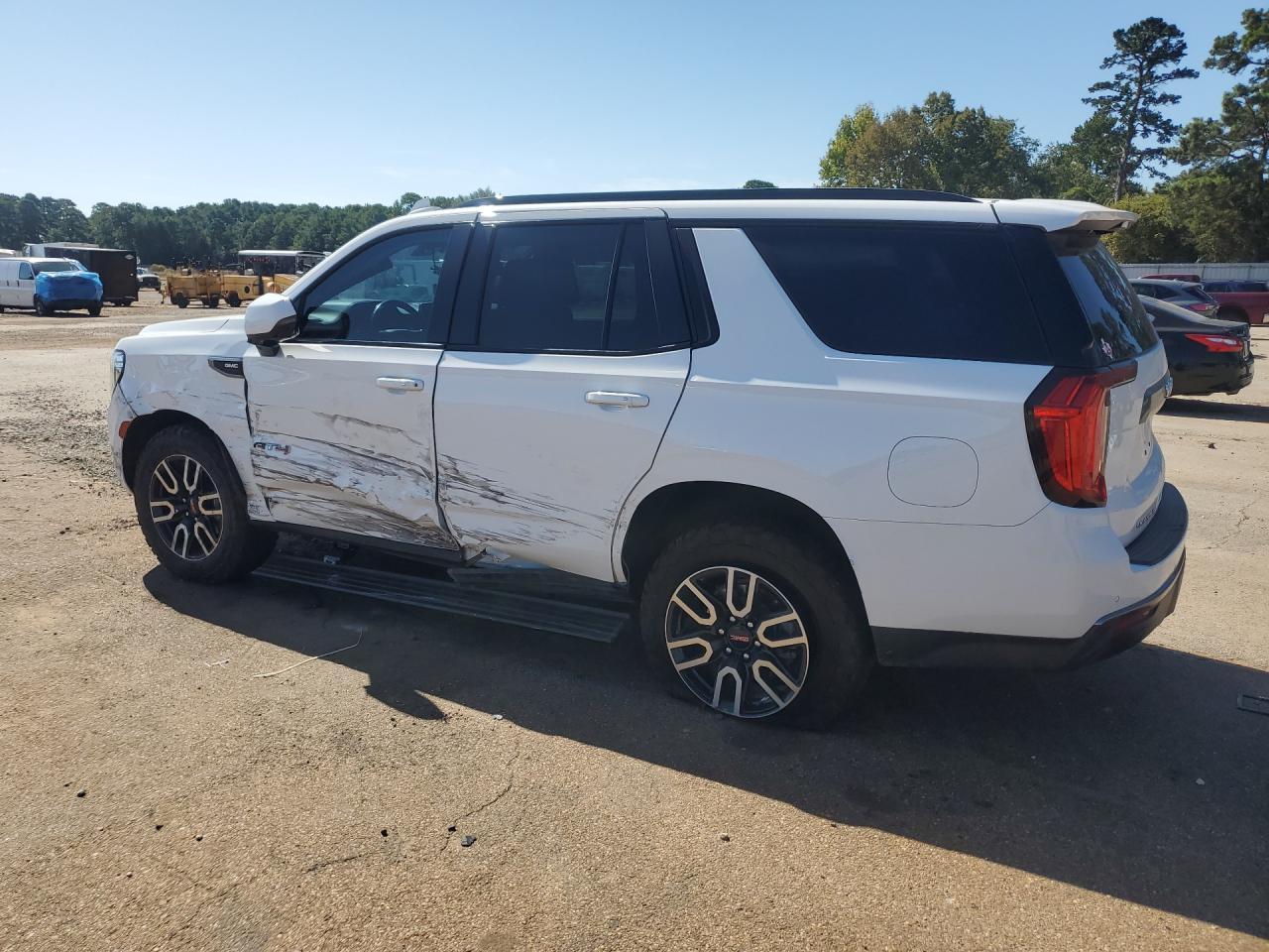 2023 GMC Yukon At4 - Image 2