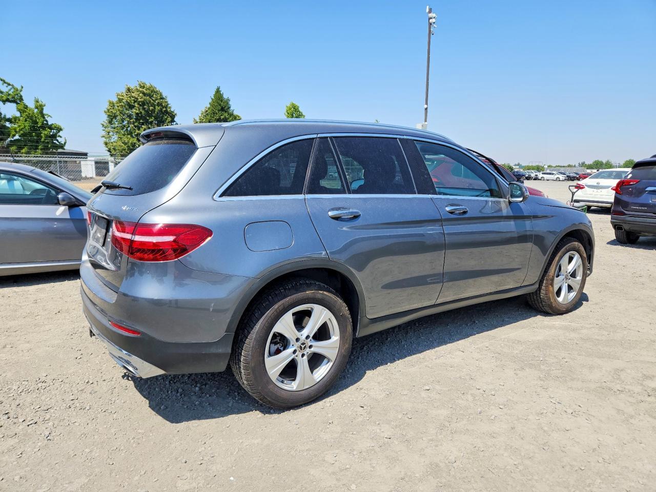2017 Mercedes-Benz Glc 300 4Matic - Фото 3