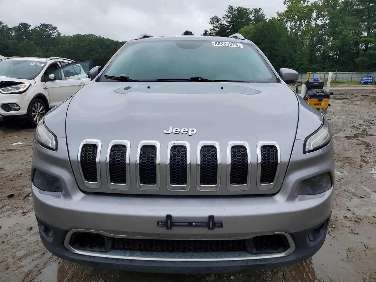 2016 Jeep Chereokee - Image 5