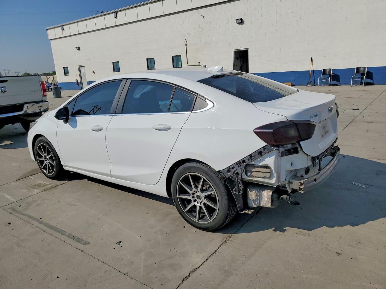 2017 Chevrolet Cruze Lt - Фото 2