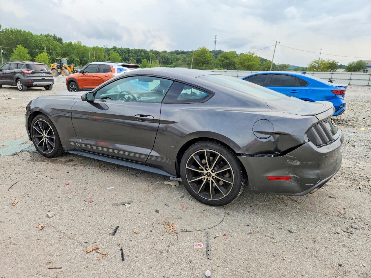 2017 Ford Mustang - Фото 2