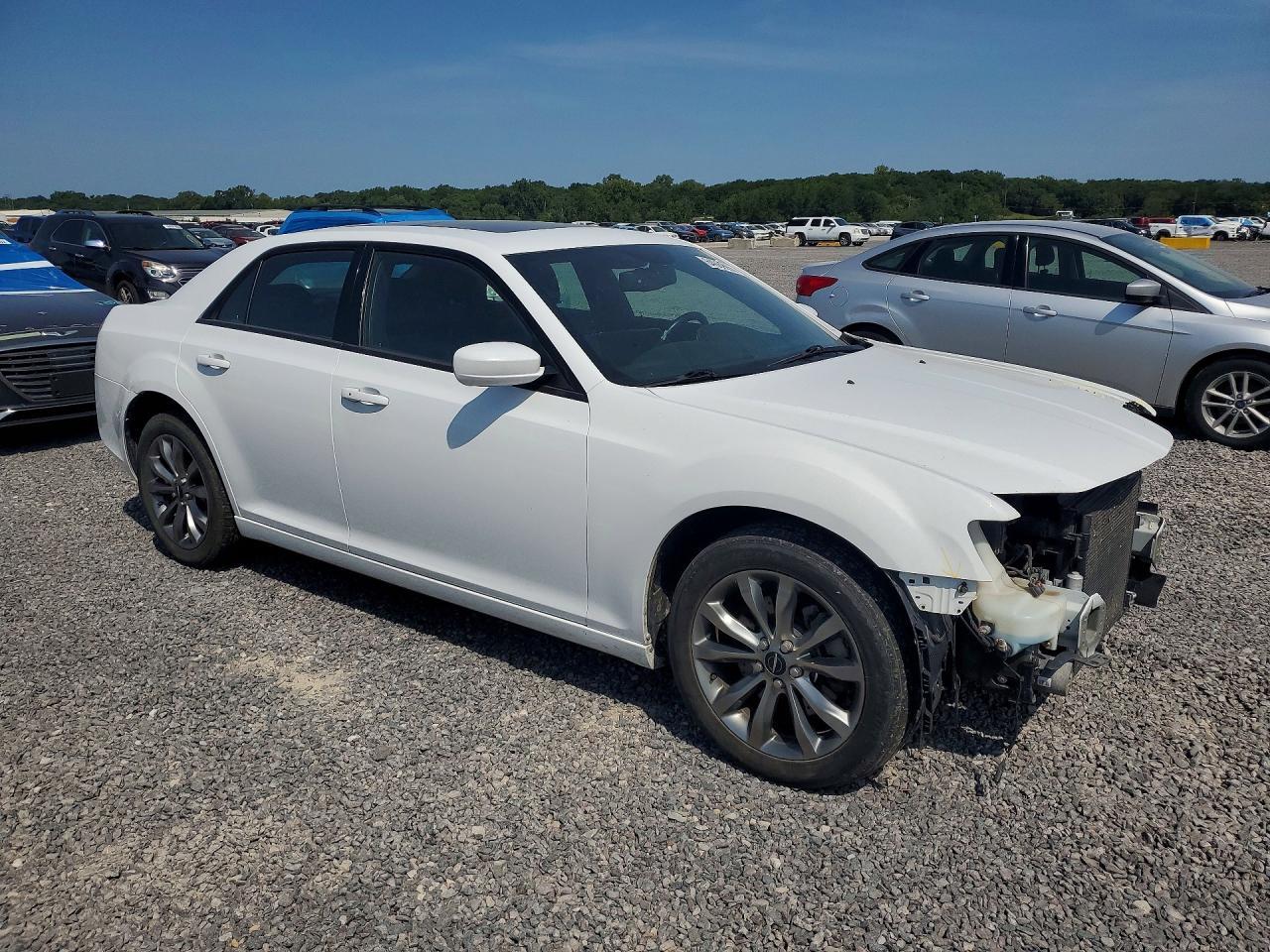 2014 Chrysler 300 S - Image 4