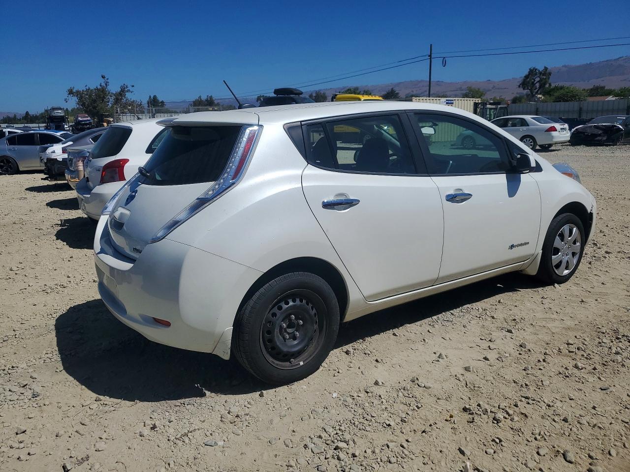 2016 Nissan Leaf S - Фото 3