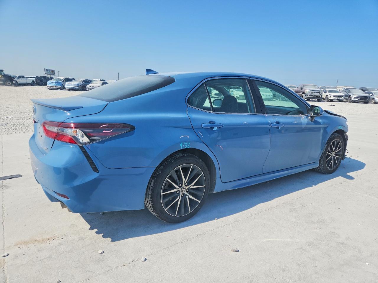 2023 Toyota Camry Se - Image 3