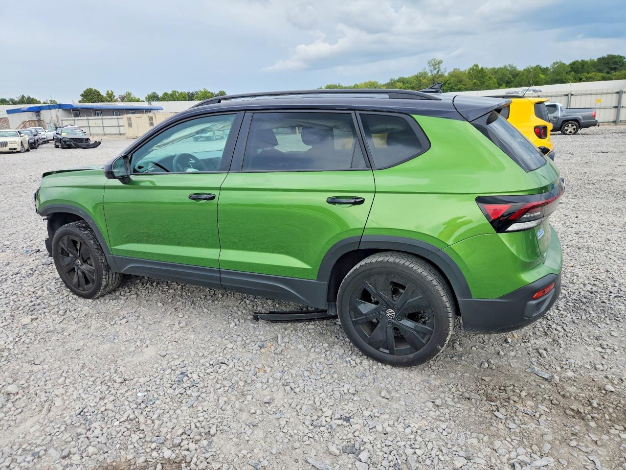 2025 Volkswagen Taos Se Black - Фото 2