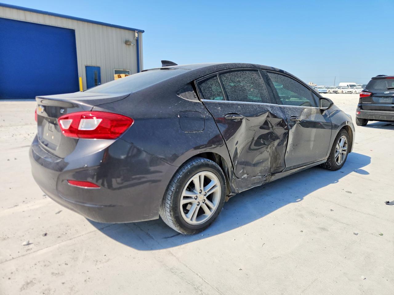 2017 Chevrolet Cruze Lt - Image 3
