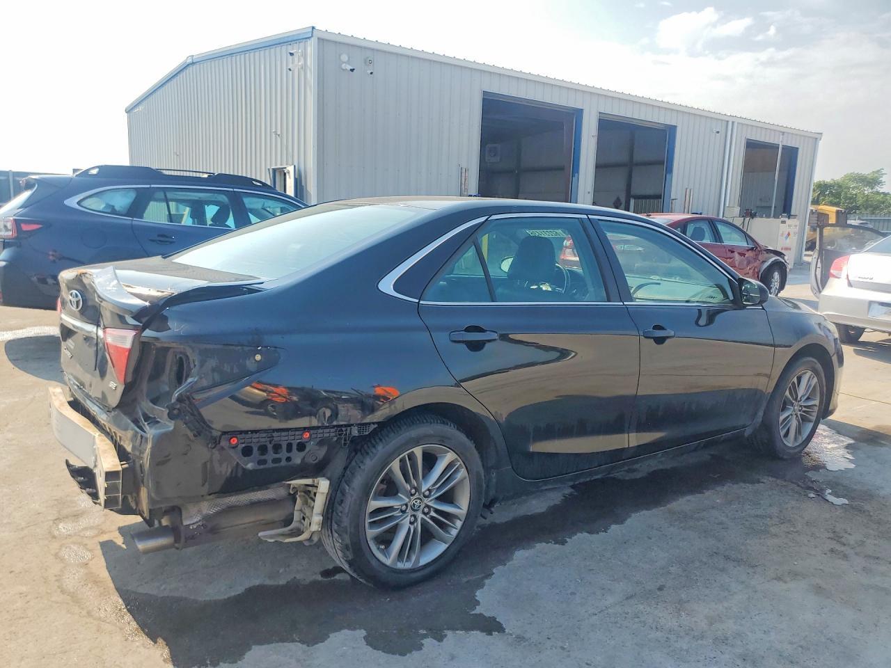 2015 Toyota Camry Se - Image 3