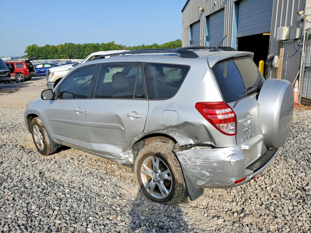 2011 Toyota Rav4 Base - Фото 2