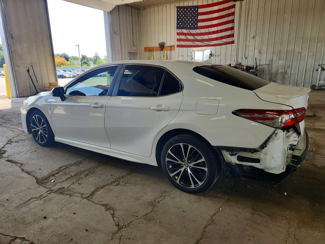 2020 Toyota Camry Se - Image 2