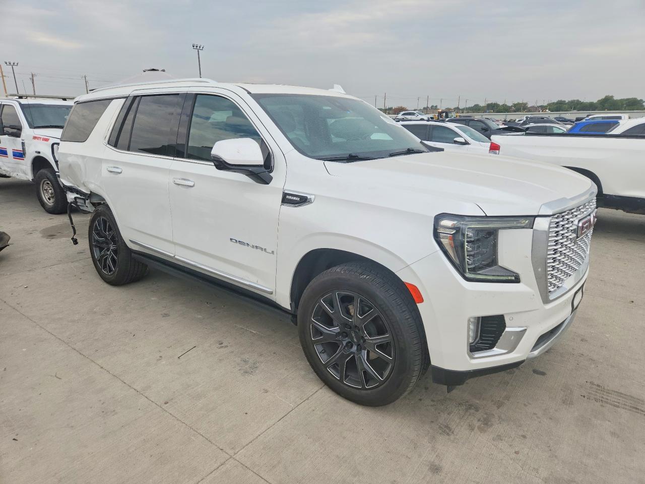 2022 GMC Yukon Denali - Image 4