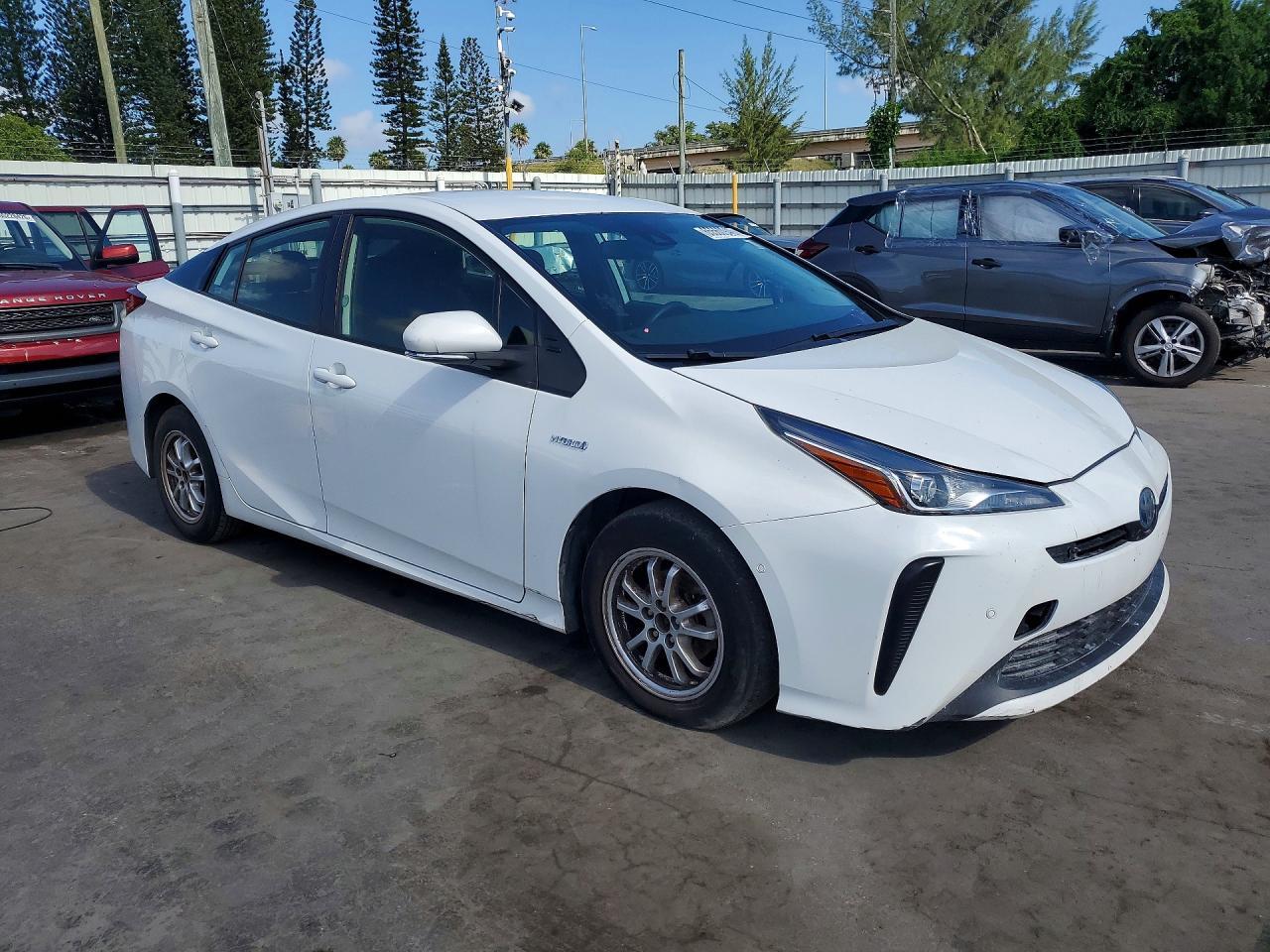 2021 Toyota Prius Le - Image 4