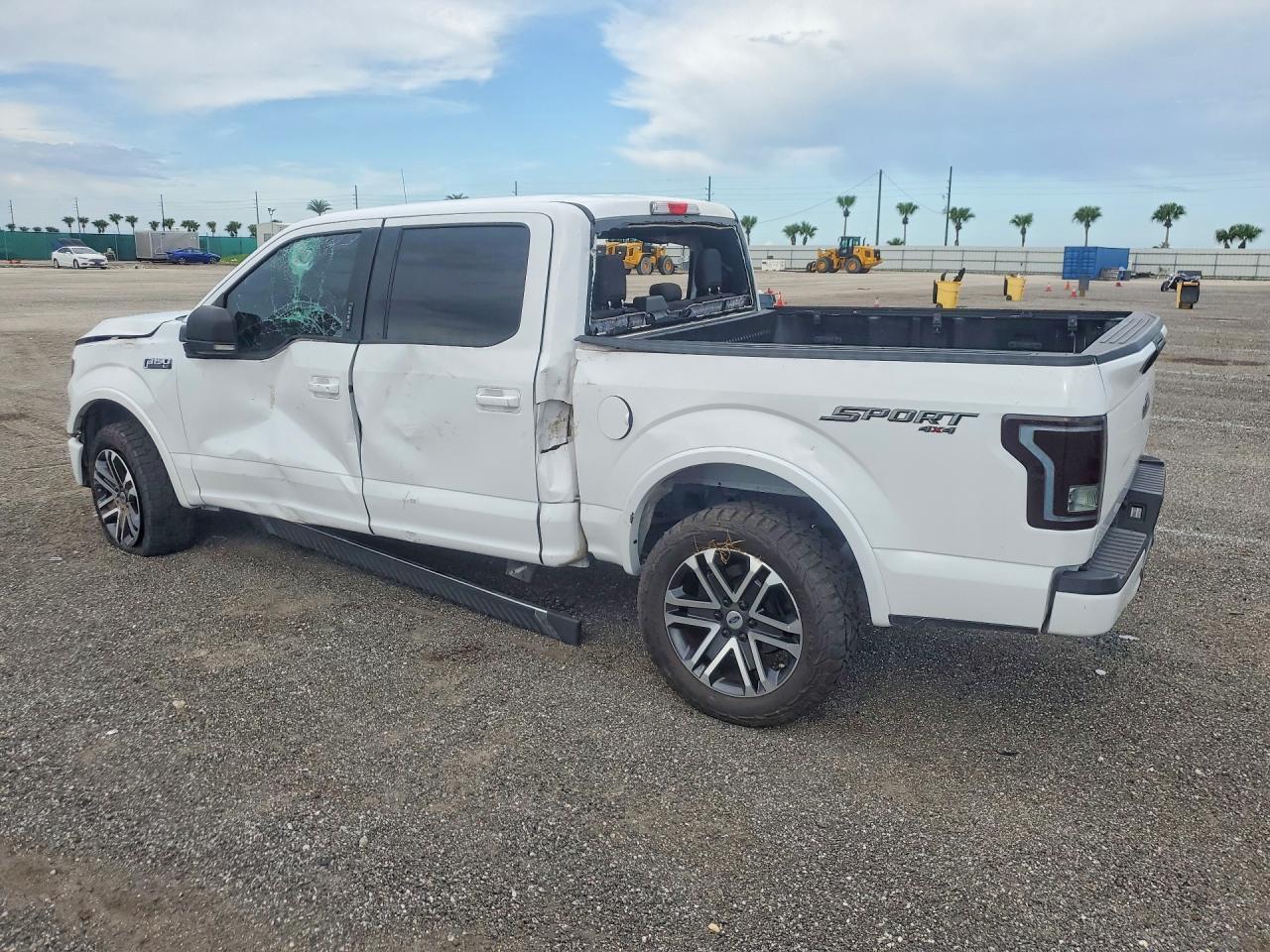 2015 Ford F150 Supercrew - Фото 2