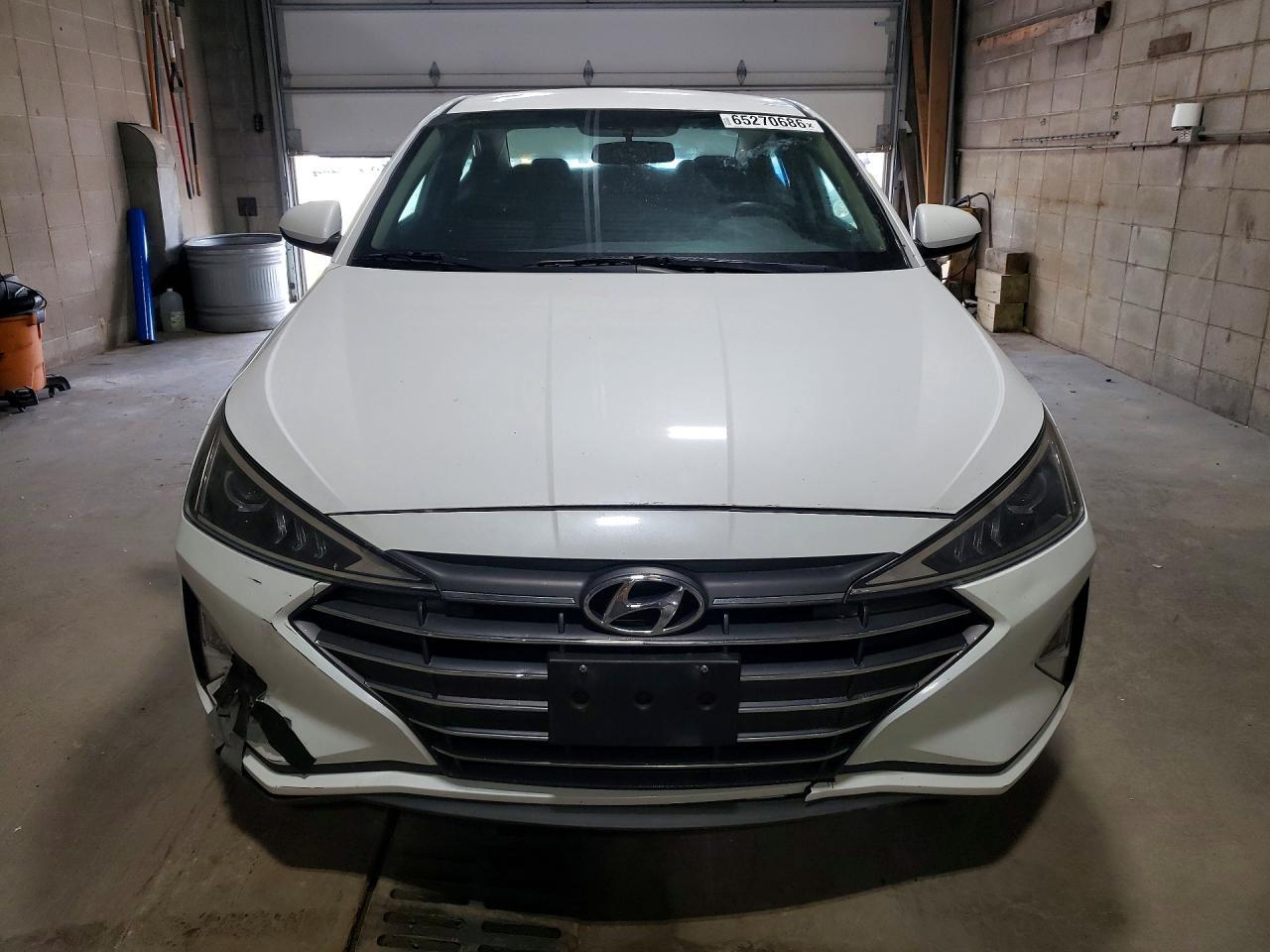 2019 Hyundai Elantra Se - Image 5