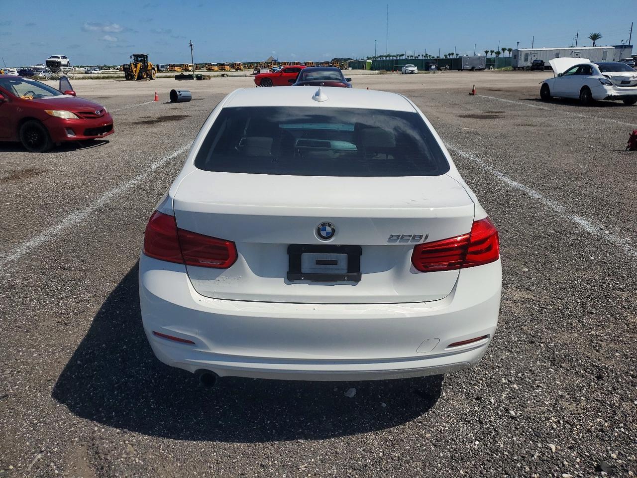 2018 BMW 320 I - Image 6