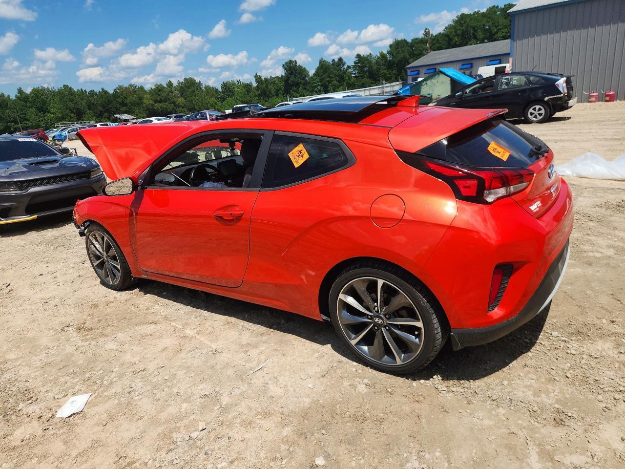 2019 Hyundai Veloster 2.0L Premium - Фото 2
