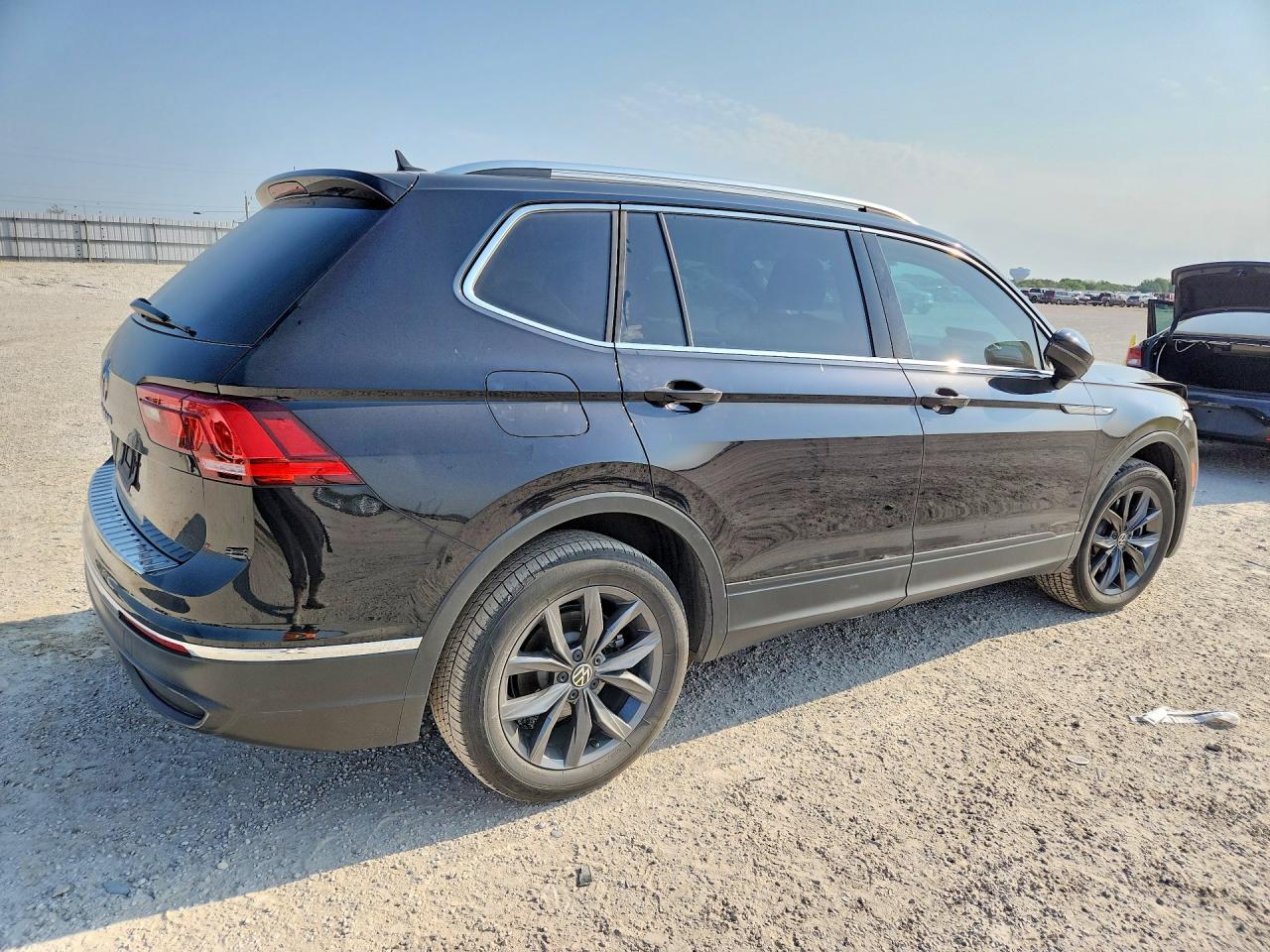 2022 Volkswagen Tiguan Se - Фото 3