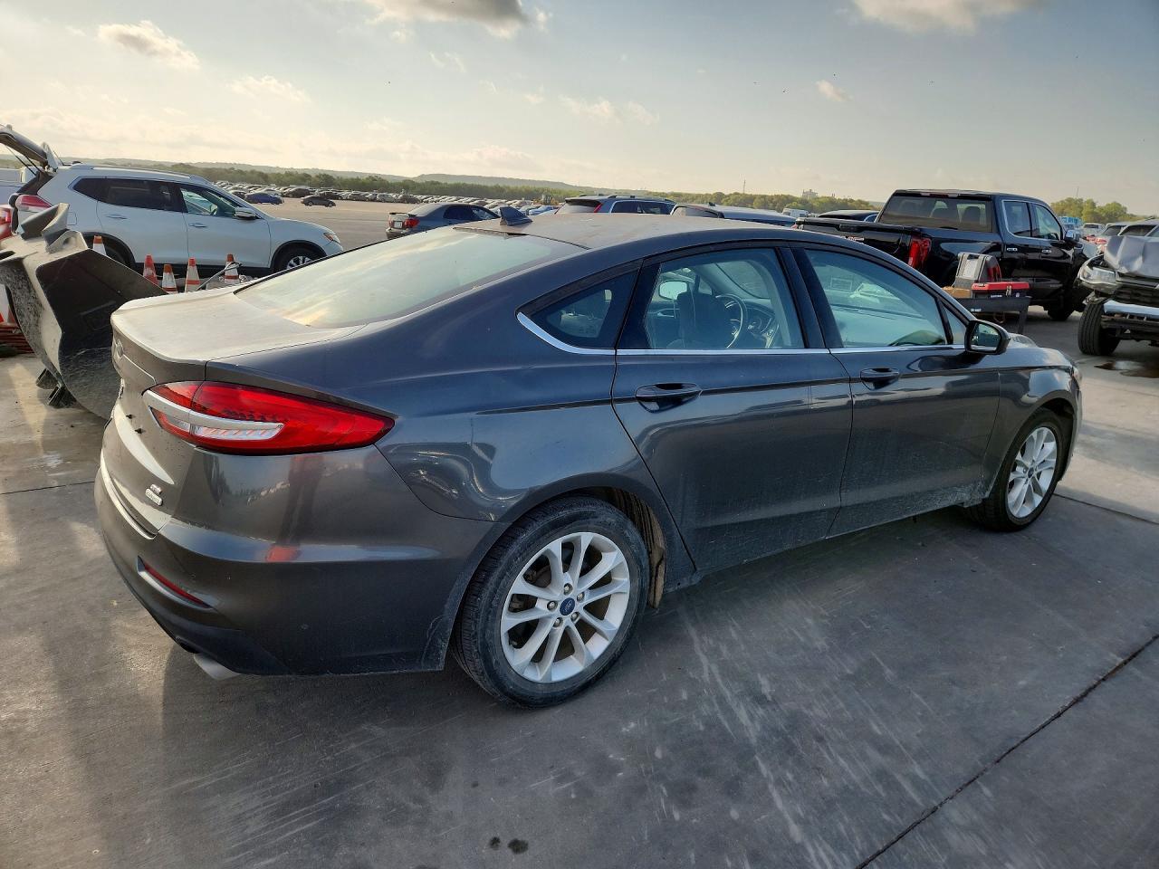 2019 Ford Fusion Se - Image 3