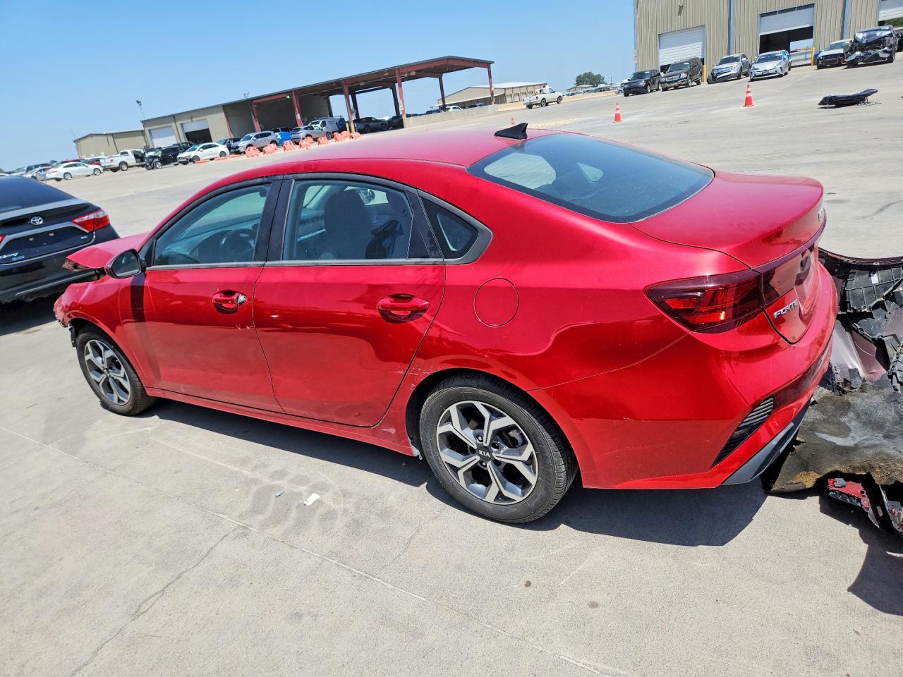 2023 Kia Forte Lxs - Фото 2