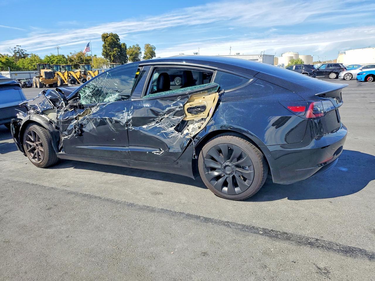 2021 Tesla Model 3 - Фото 2