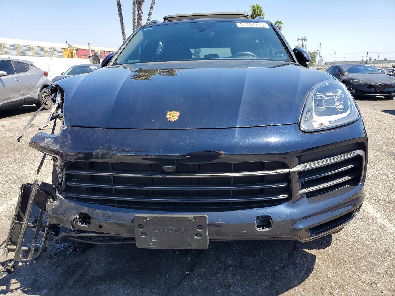 2023 Porsche Cayenne E-Hybrid - Image 5