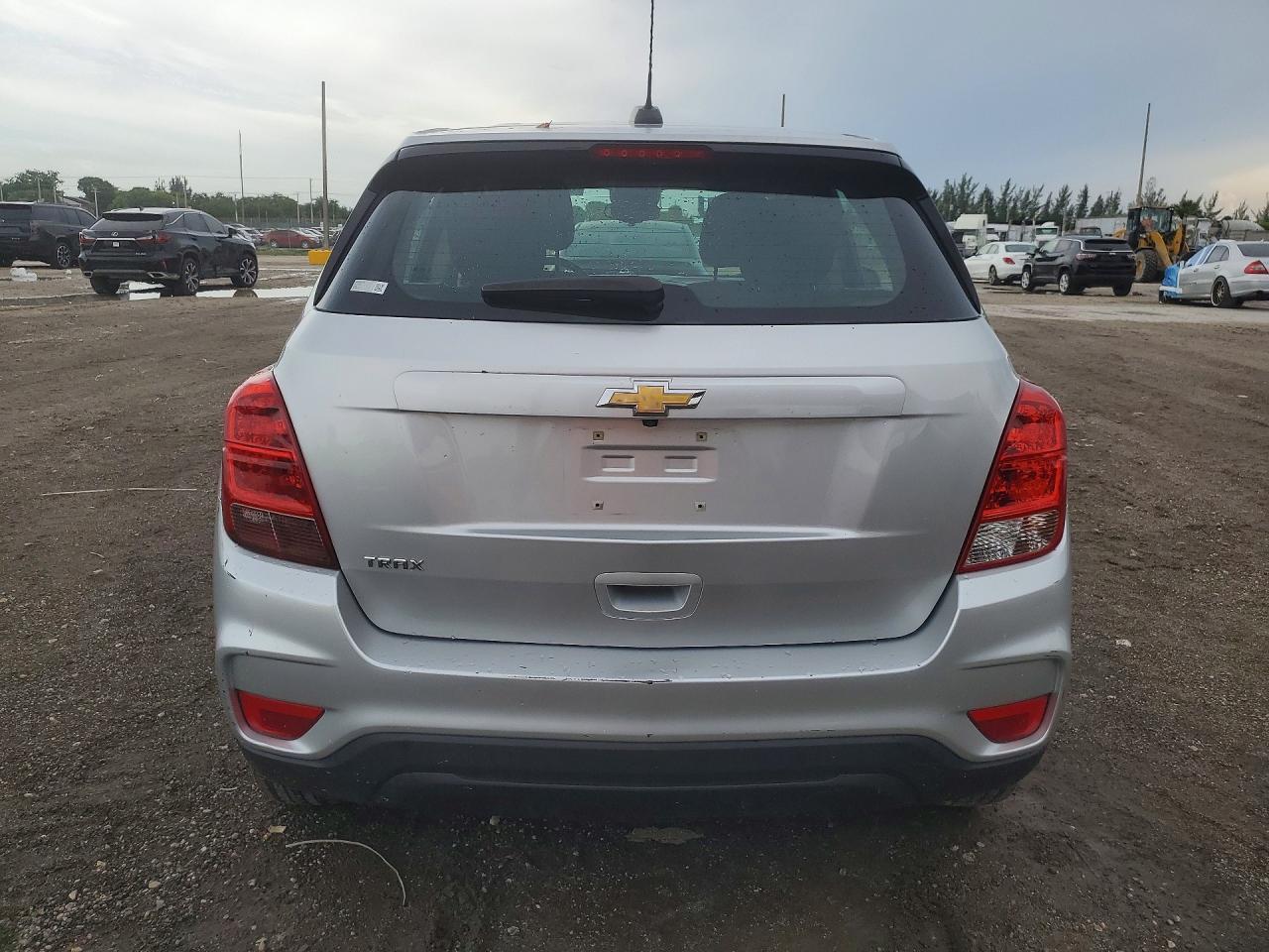2017 Chevrolet Trax Ls - Image 6