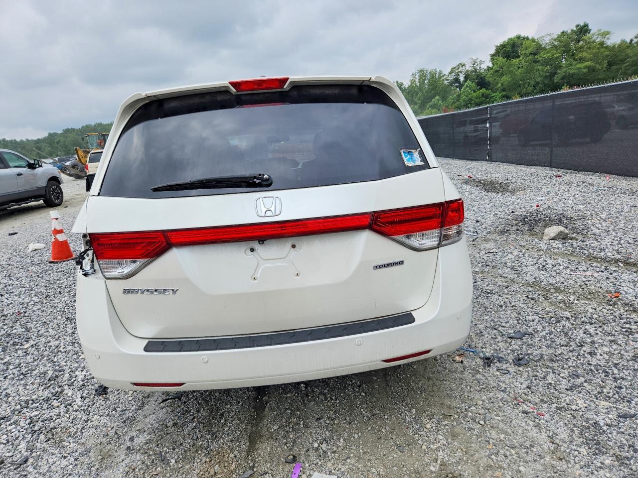 2016 Honda Odyssey Touring - Image 6