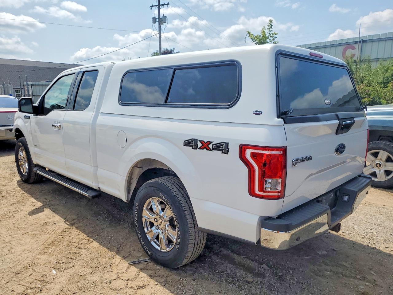 2016 Ford F150 Super Cab - Фото 2
