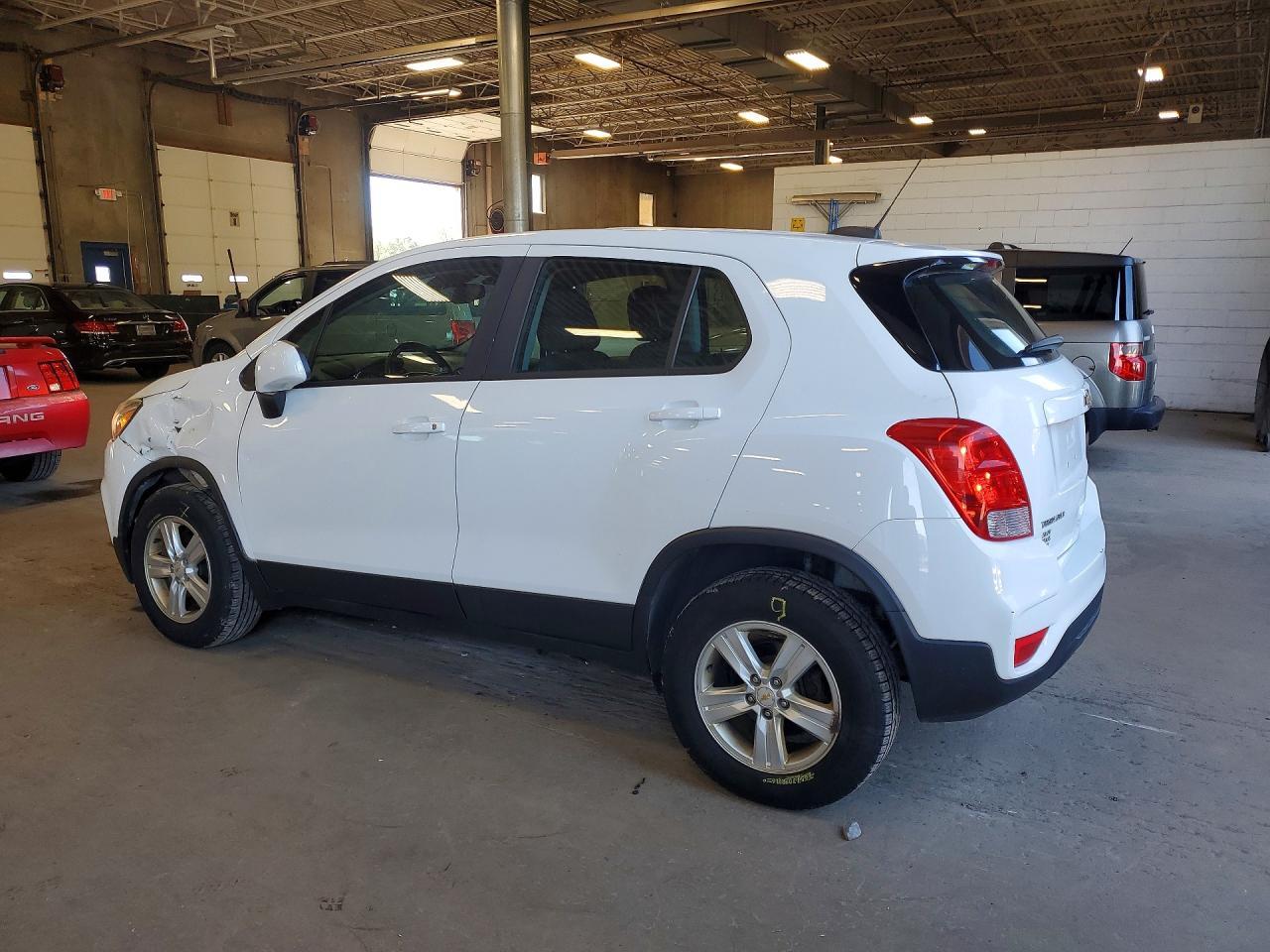 2017 Chevrolet Trax Ls - Image 2
