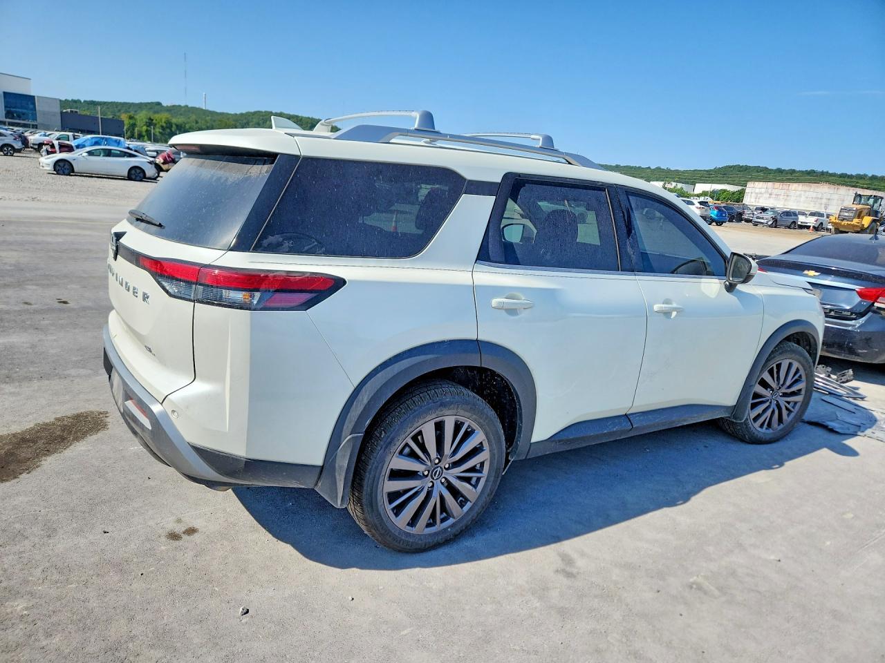 2024 Nissan Pathfinder Sl - Image 3