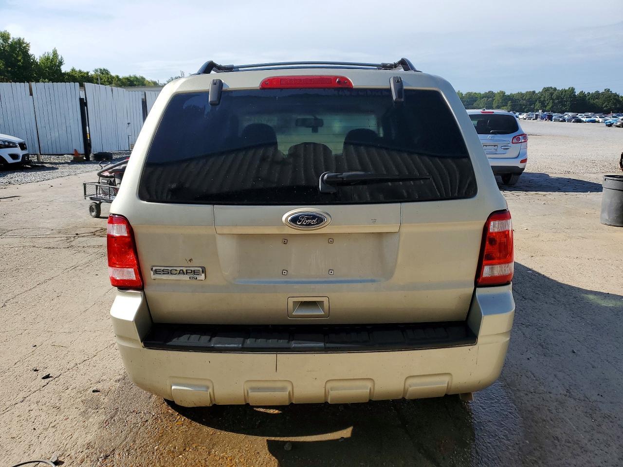 2010 Ford Escape Xlt - Image 6