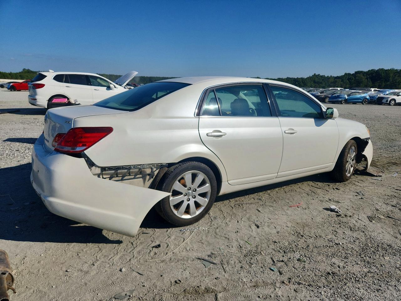 2005 Toyota Avalon Xls - Image 3