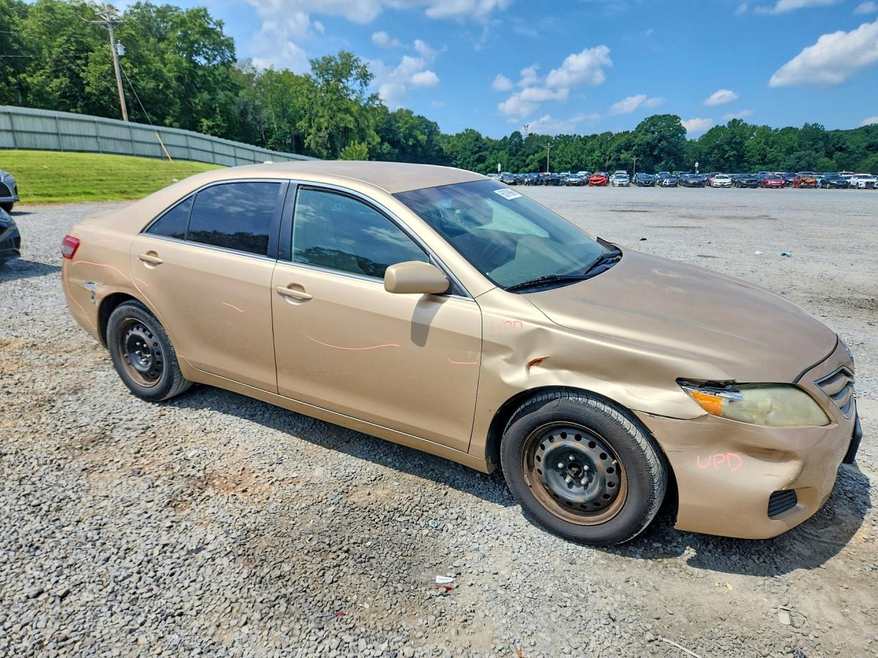 2010 Toyota Camry Le - Фото 4
