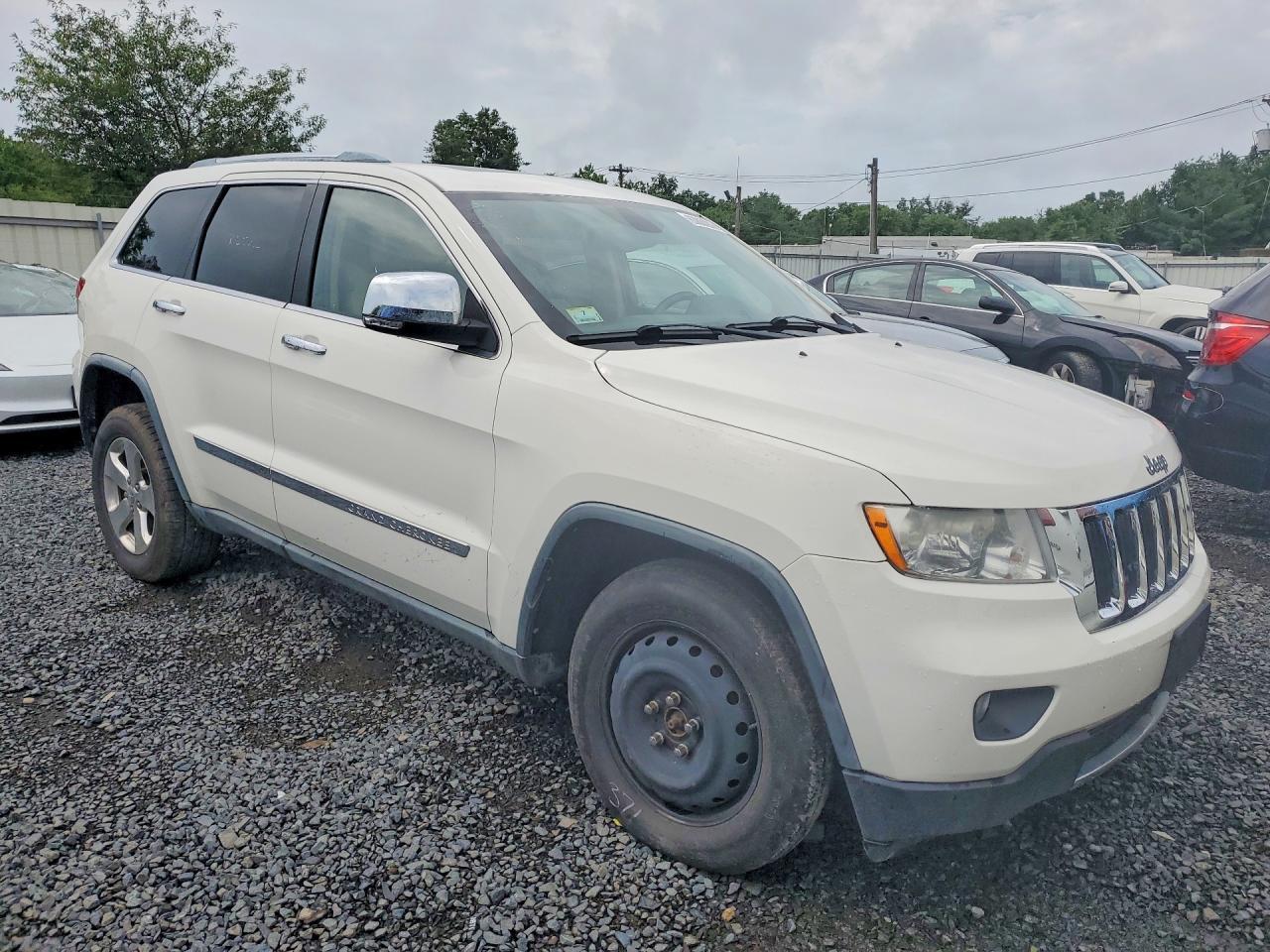 2011 Jeep Grand Cherokee Limited - Image 4