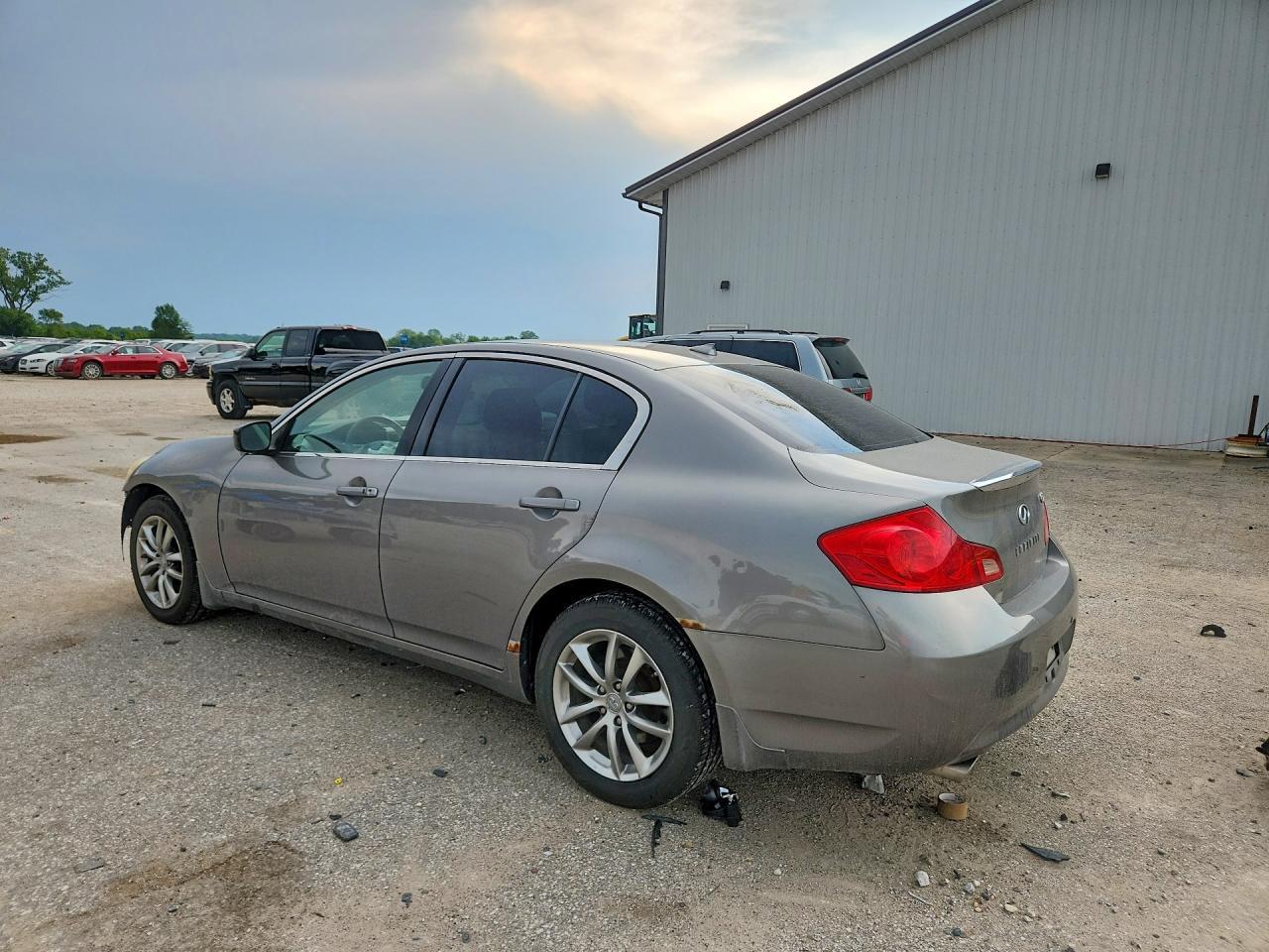 2009 Infiniti G37 Sedan X - Image 2