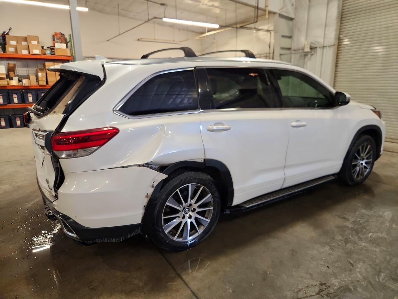 2017 Toyota Highlander Limited - Фото 3
