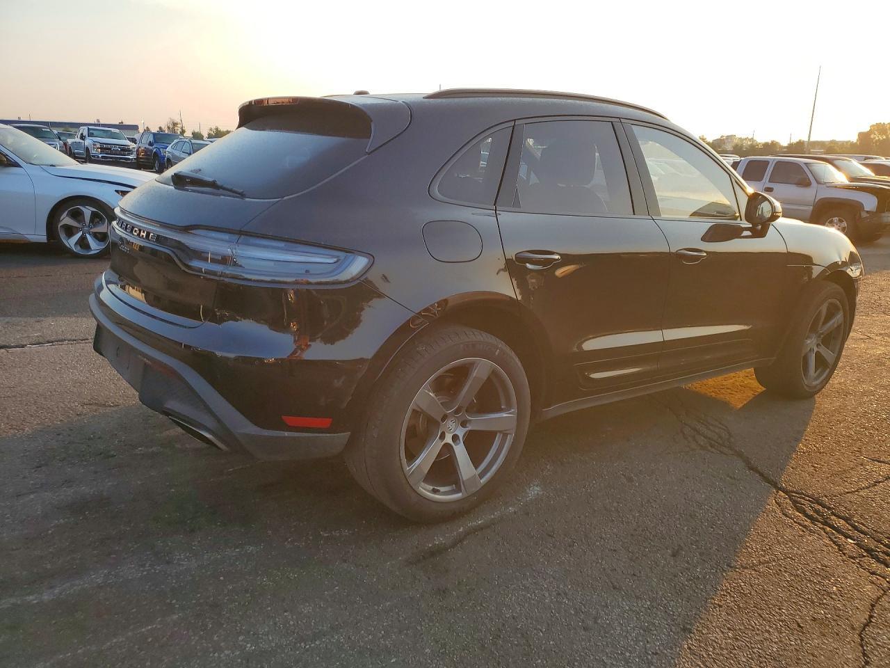 2024 Porsche Macan Base - Image 3