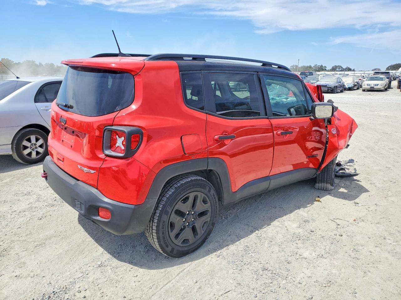 2018 Jeep Renegade Trailhawk - Image 3