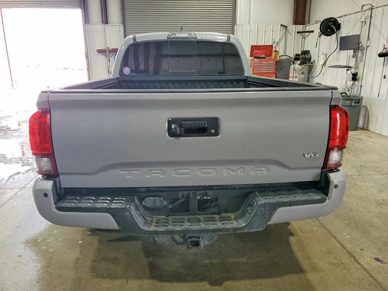 2018 Toyota Tacoma Trd Off-Road - Image 6